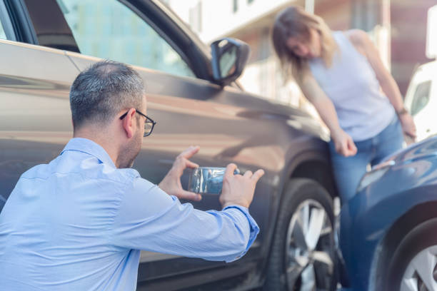 Professional Cheap Car Insurance technician working in Teays Valley, WV